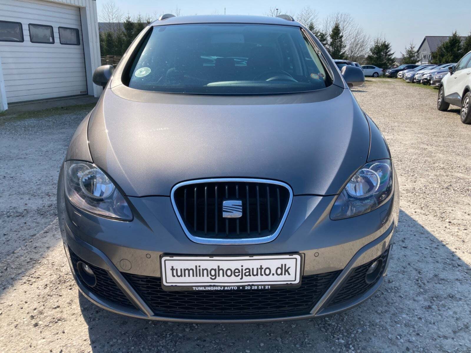 Grå Seat Altea XL fra 2015 set udefra