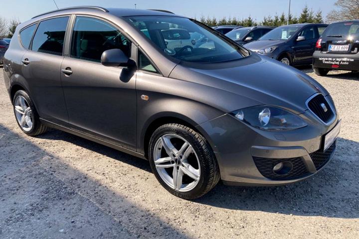 Grå Seat Altea XL fra 2015 set udefra
