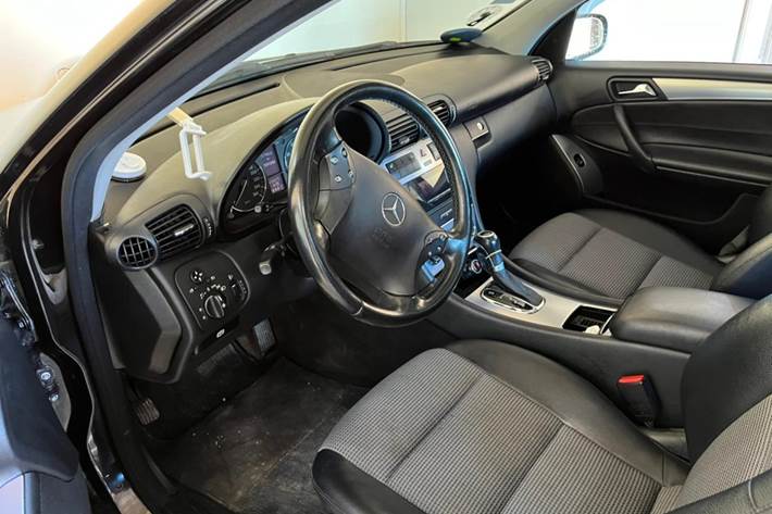 Sort Mercedes C180 fra 2004