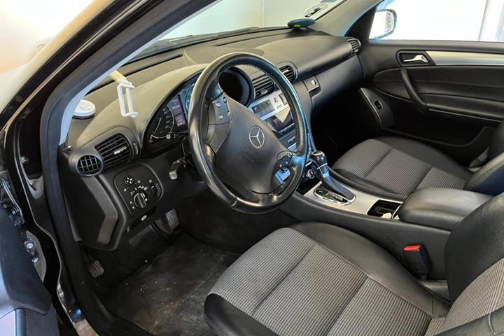 Sort Mercedes C180 fra 2004