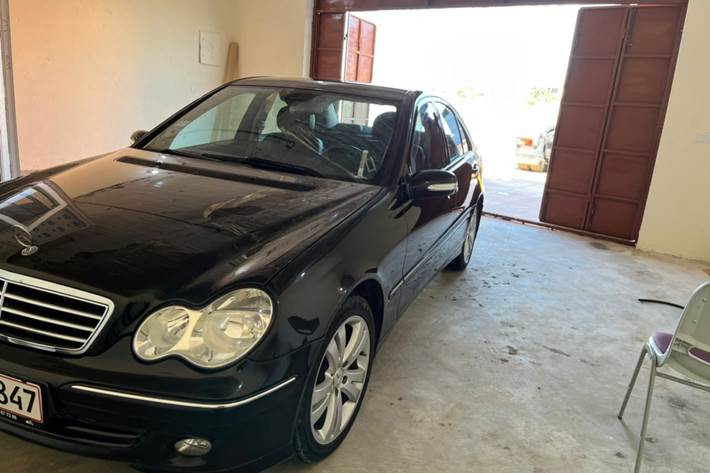 Sort Mercedes C180 fra 2004