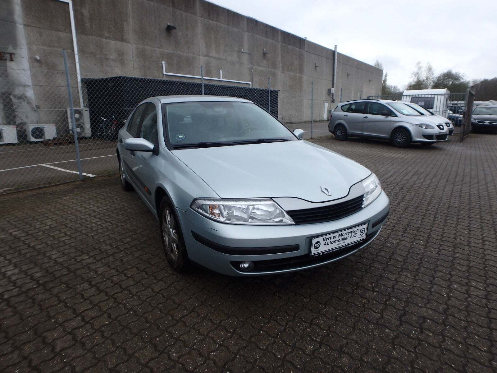 Grå Renault Laguna II fra 2004