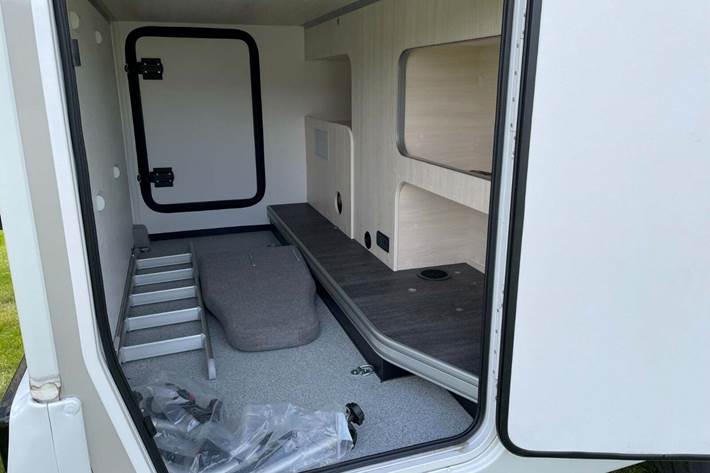 Hvid Chausson 627 GA fra 2022