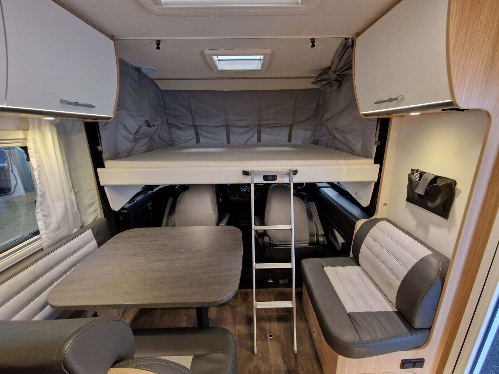 Grå Fiat Sunlight fra 2022