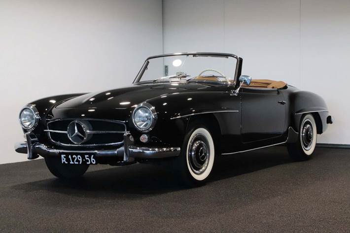 Sort Mercedes 190 SL fra 1956 set udefra