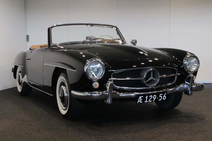Sort Mercedes 190 SL fra 1956 set udefra
