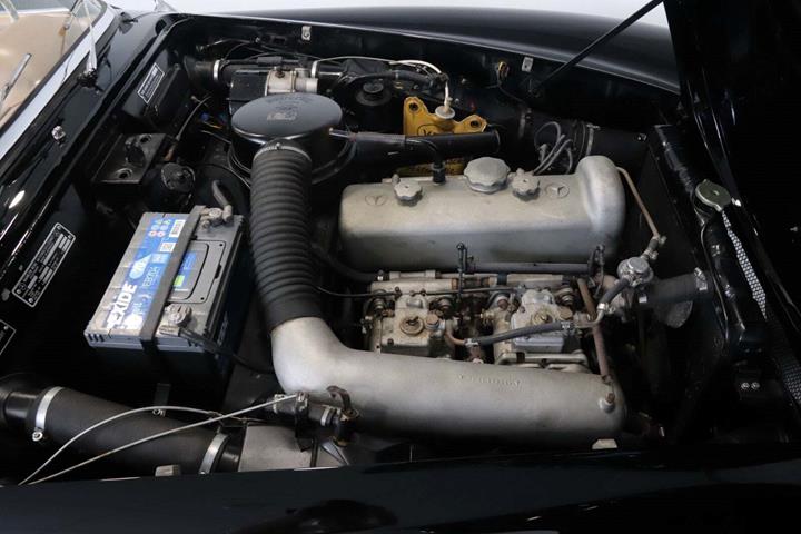 Sort Mercedes 190 SL fra 1956 set udefra