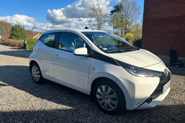 Hvid Toyota Aygo fra 2017