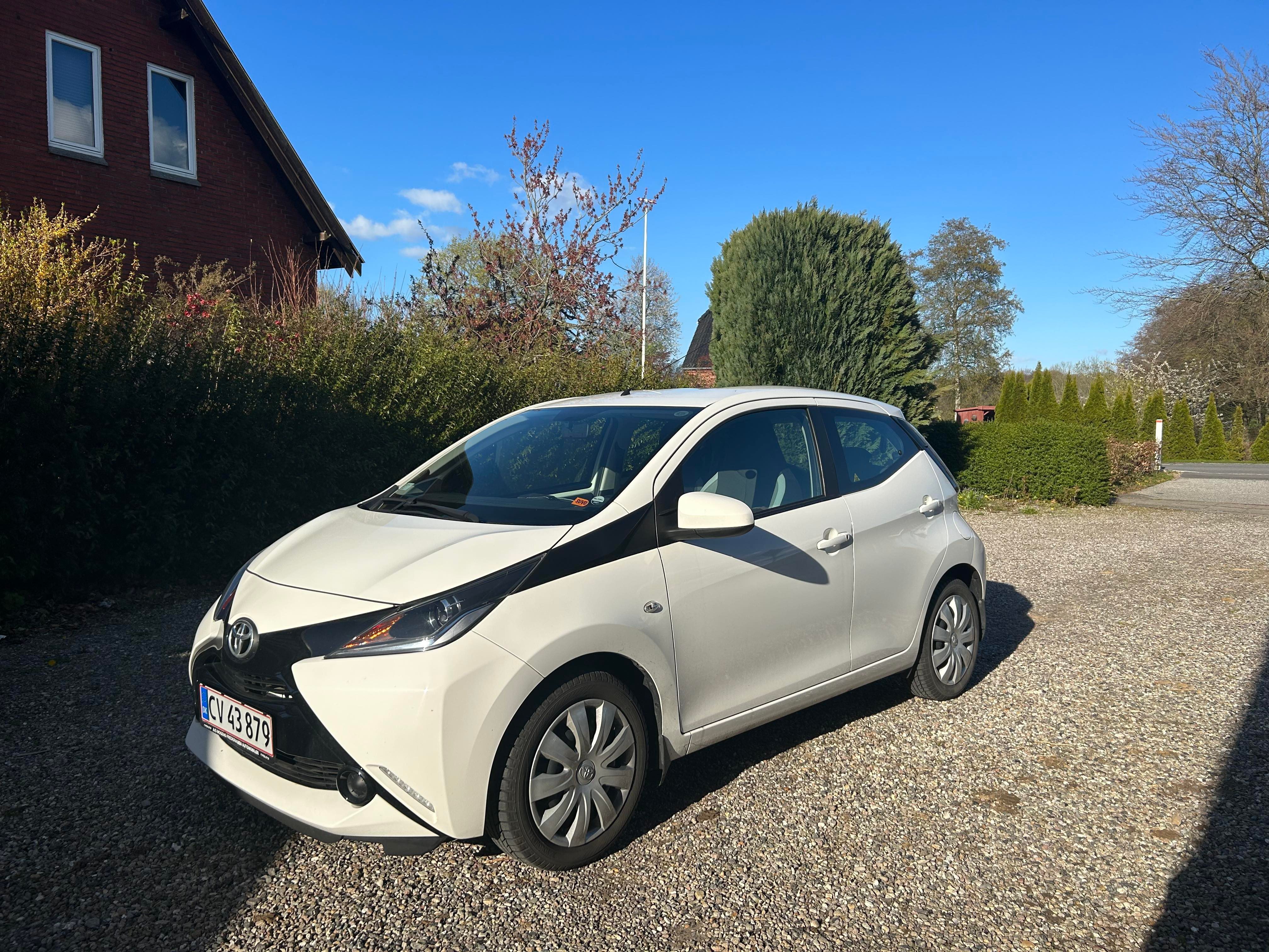Hvid Toyota Aygo fra 2017