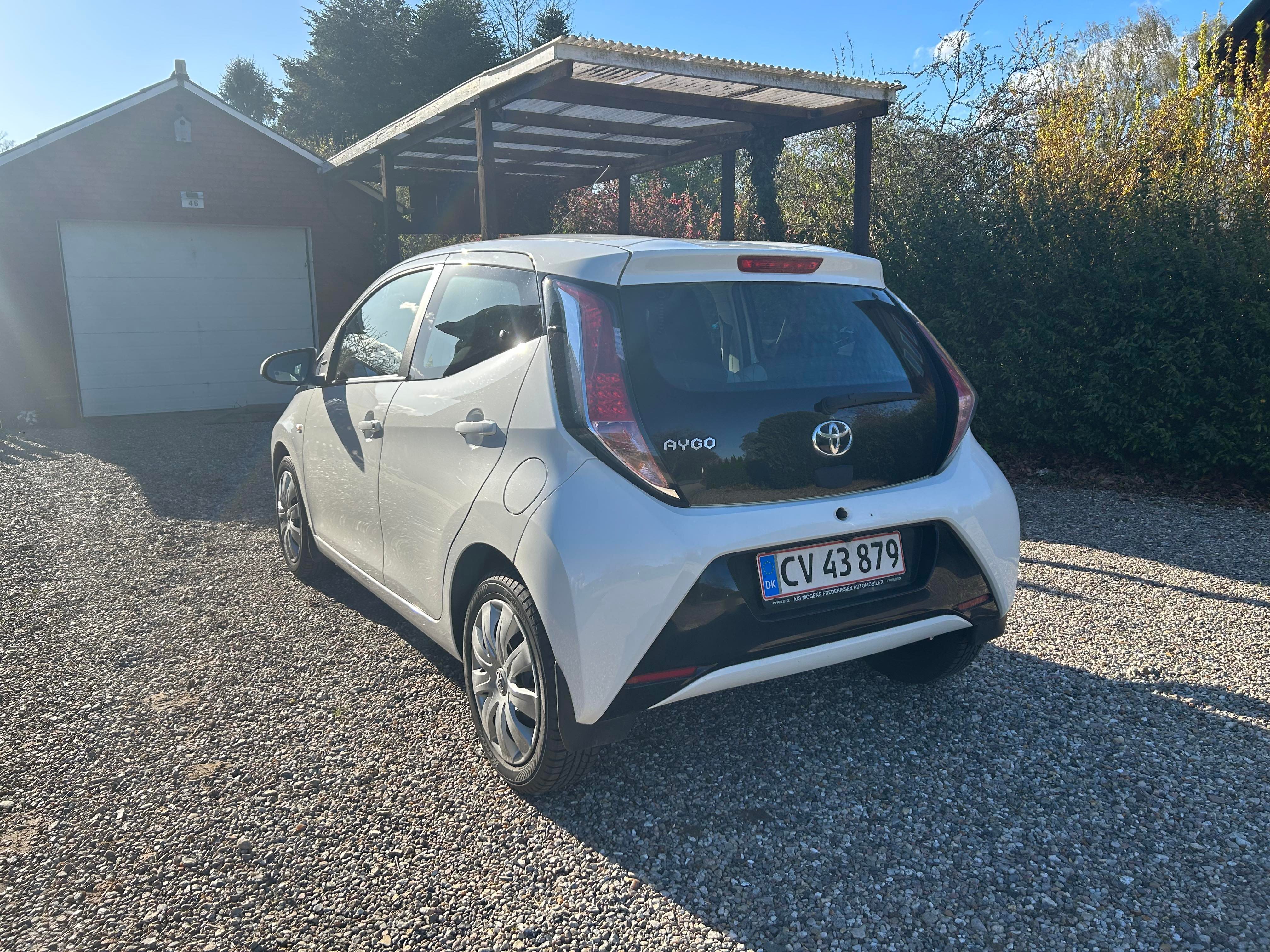 Hvid Toyota Aygo fra 2017