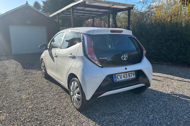 Hvid Toyota Aygo fra 2017