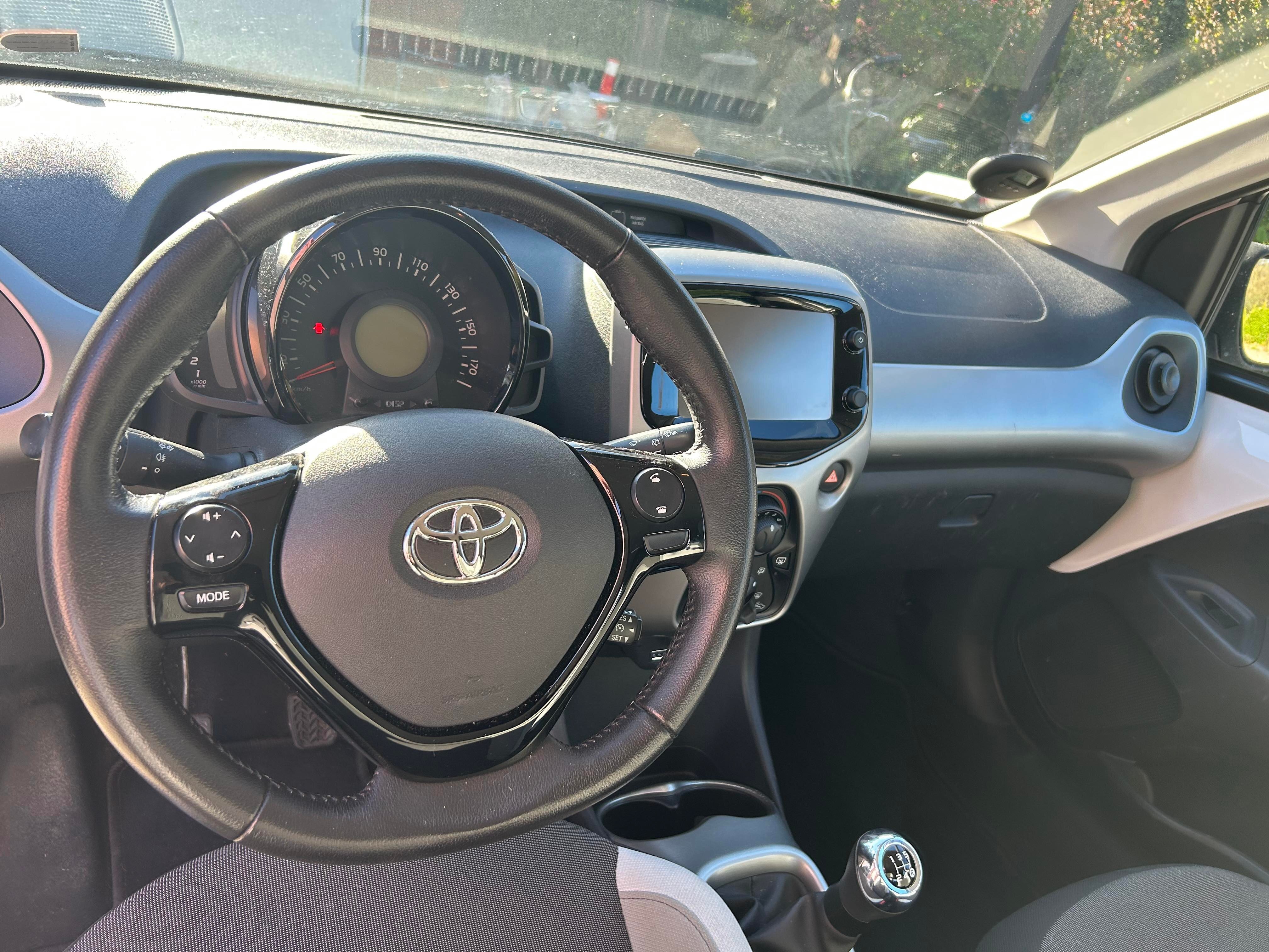 Hvid Toyota Aygo fra 2017