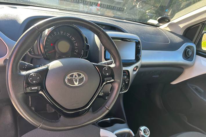 Hvid Toyota Aygo fra 2017