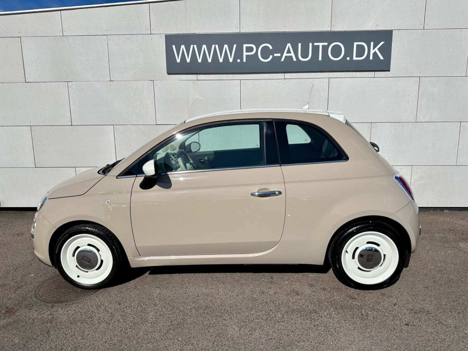 Beige Fiat 500 fra 2015