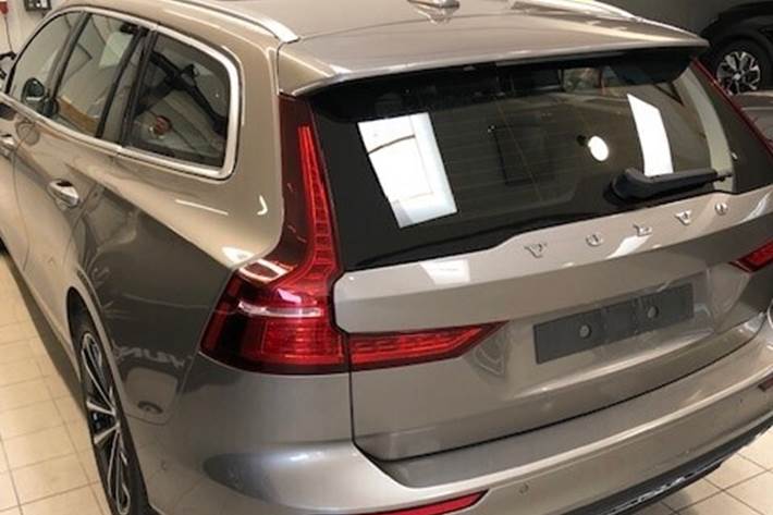 Beige Volvo V60 fra 2018