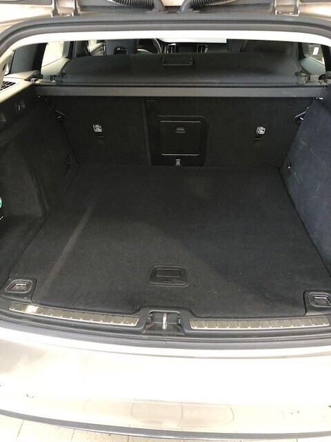 Beige Volvo V60 fra 2018