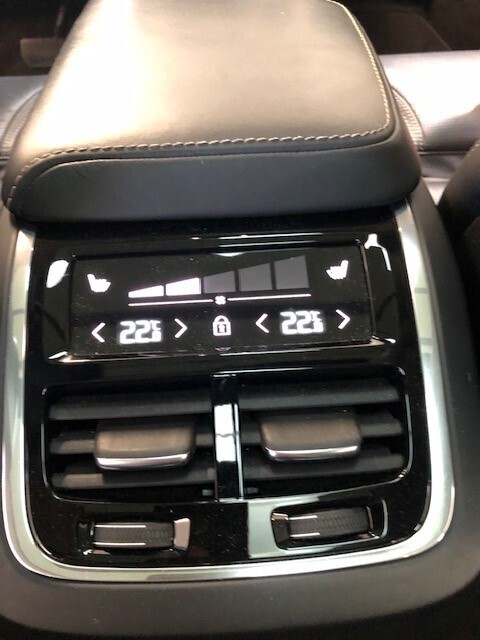 Beige Volvo V60 fra 2018
