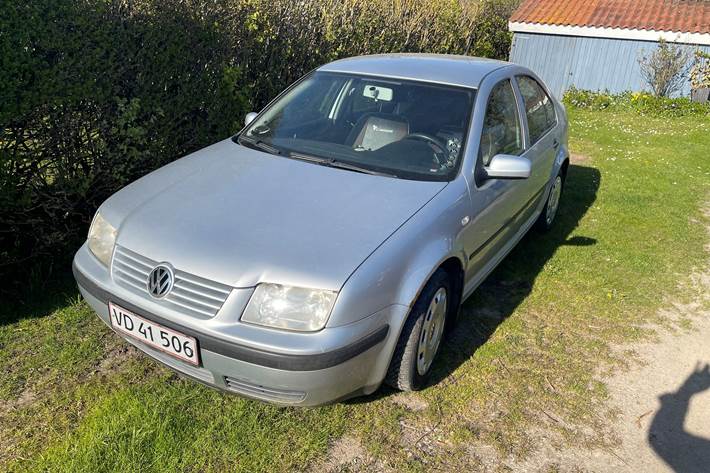 Sølv VW Bora fra 2003
