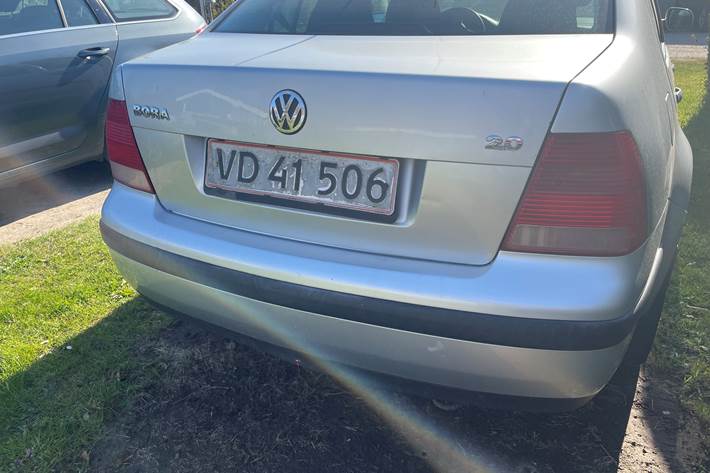 Sølv VW Bora fra 2003