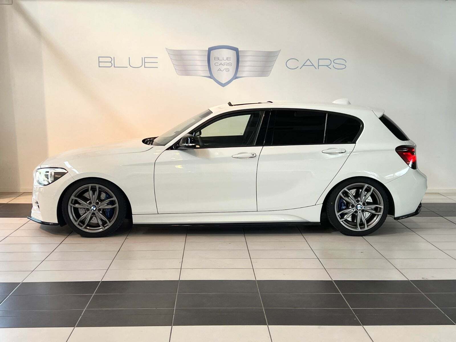 Hvid BMW M135i fra 2012