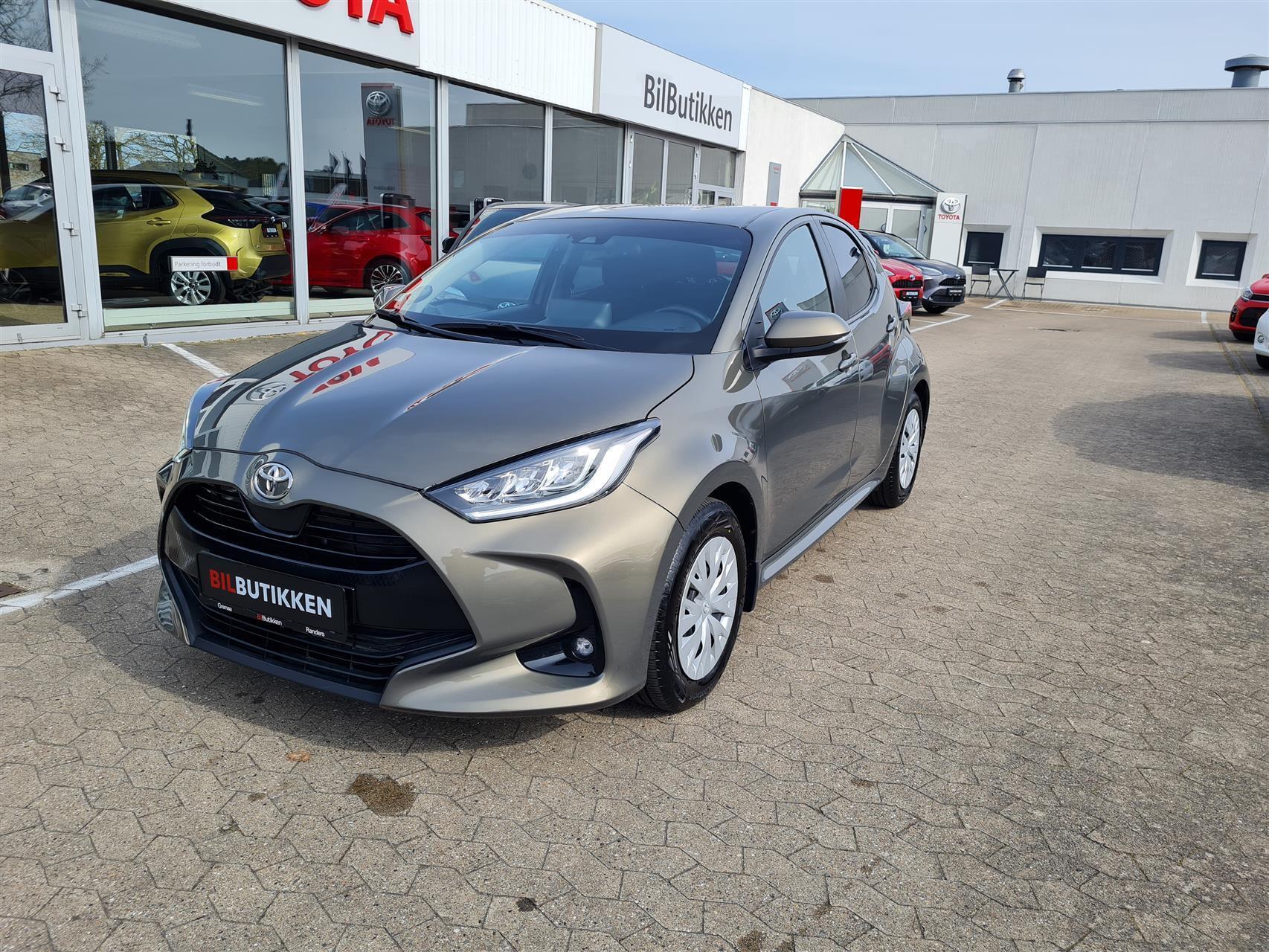 Bronze Toyota Yaris fra 2020