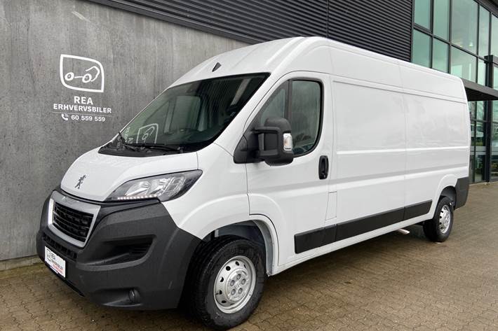 Hvid Peugeot Boxer fra 2024