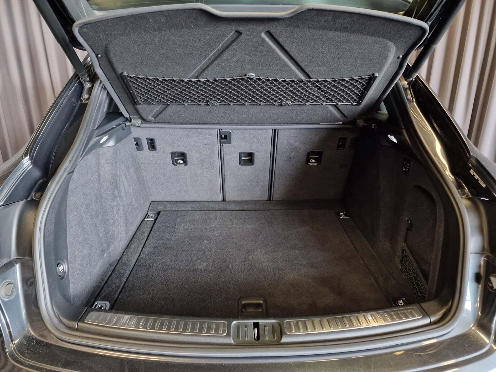 Grå Porsche Macan S fra 2017