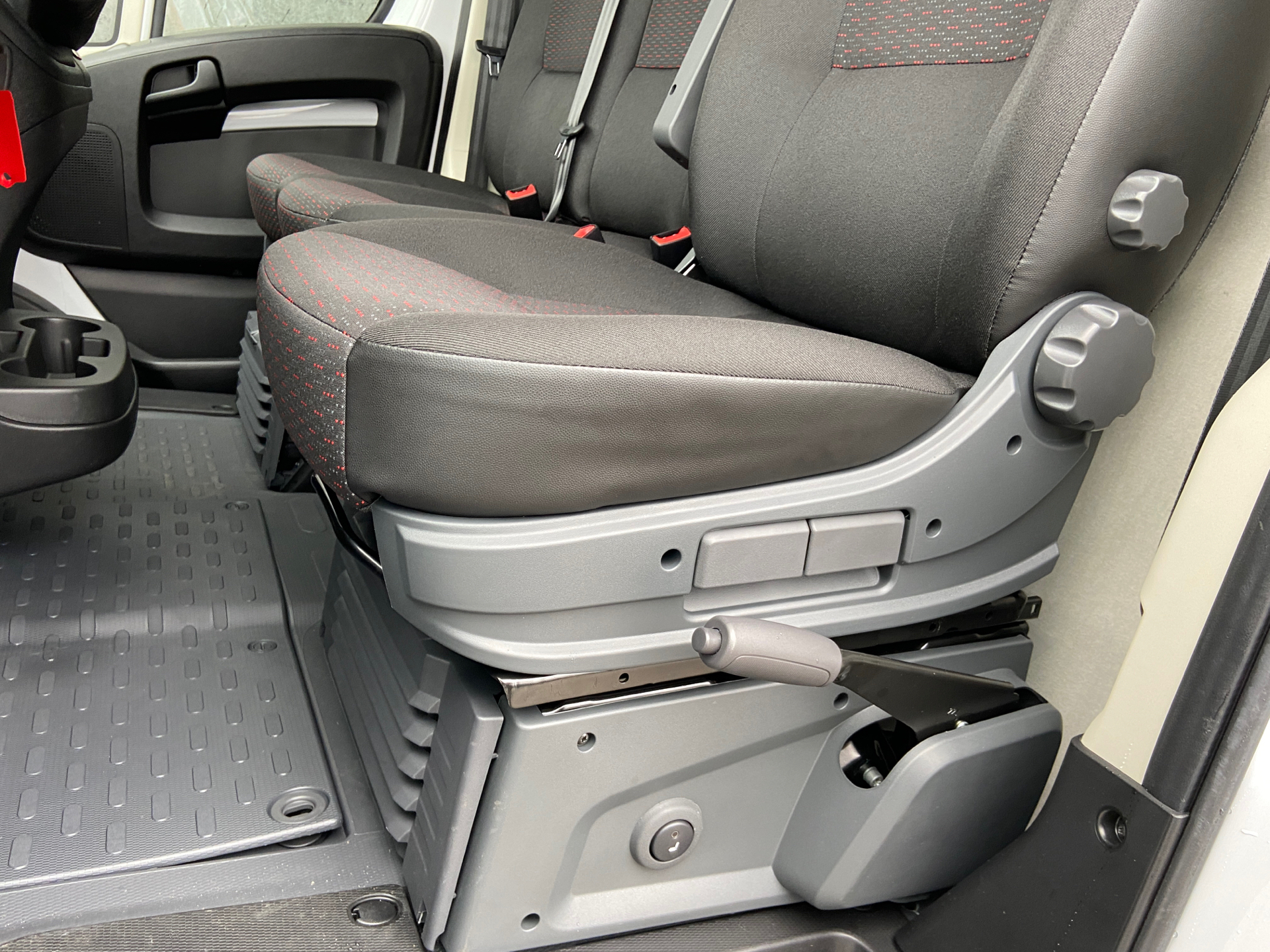 Hvid Peugeot Boxer fra 2023