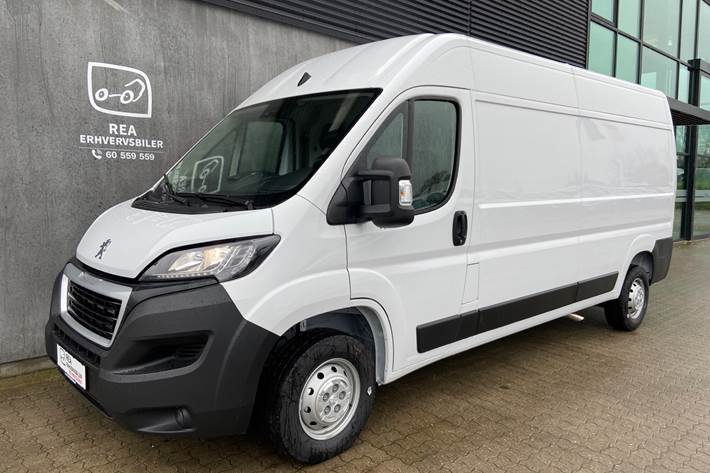 Hvid Peugeot Boxer fra 2023