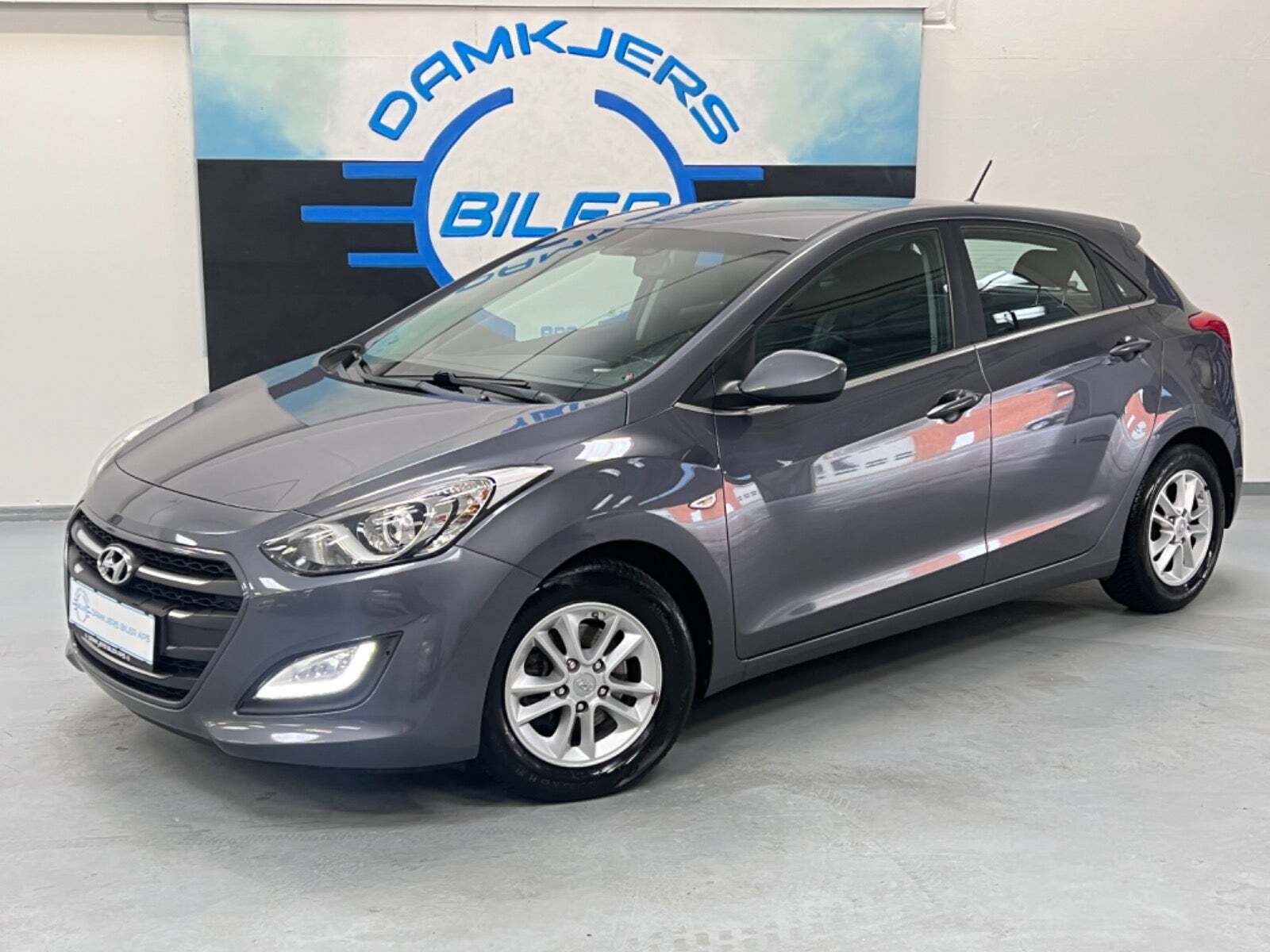 Grå Hyundai i30 fra 2015