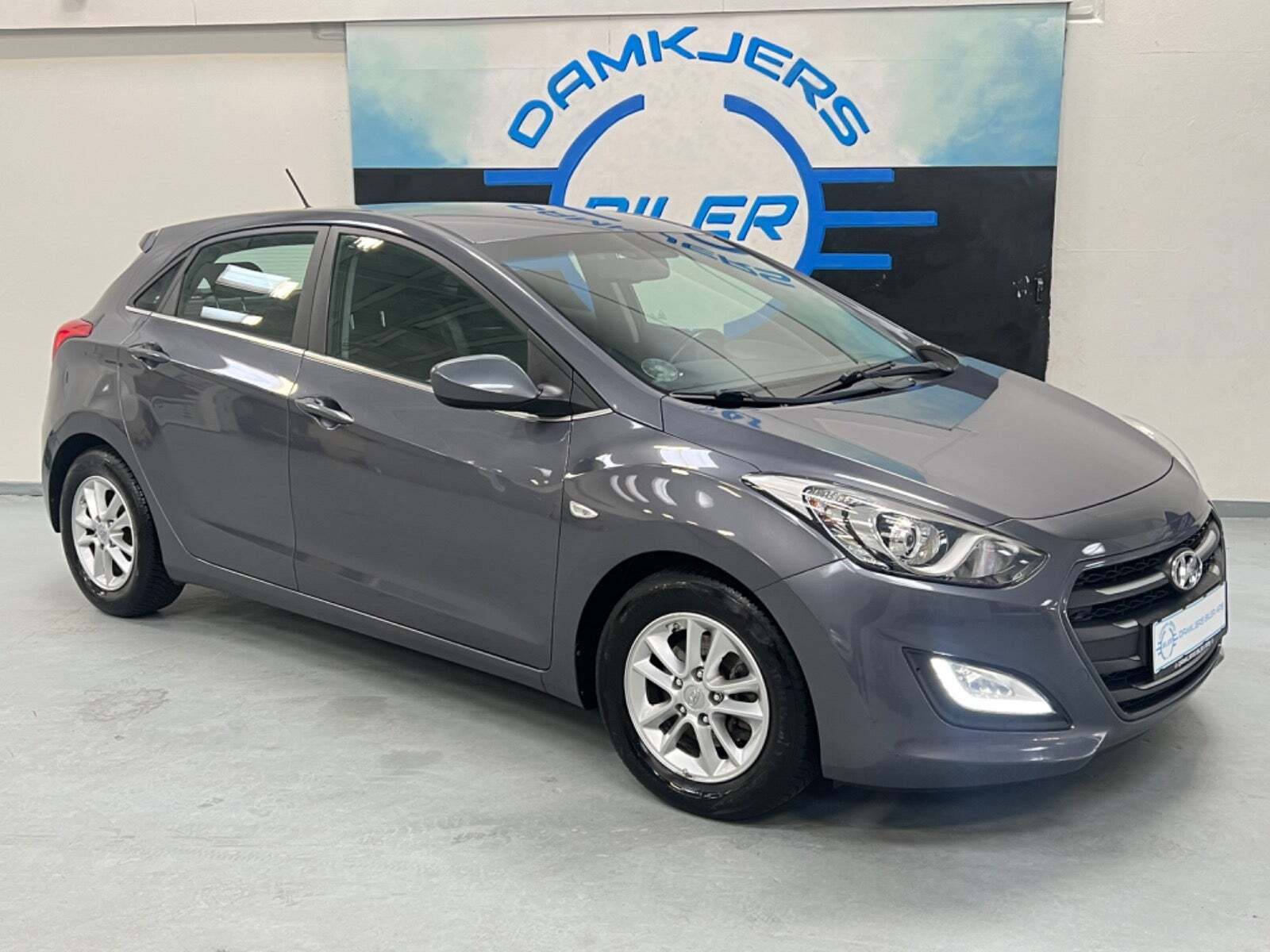 Grå Hyundai i30 fra 2015