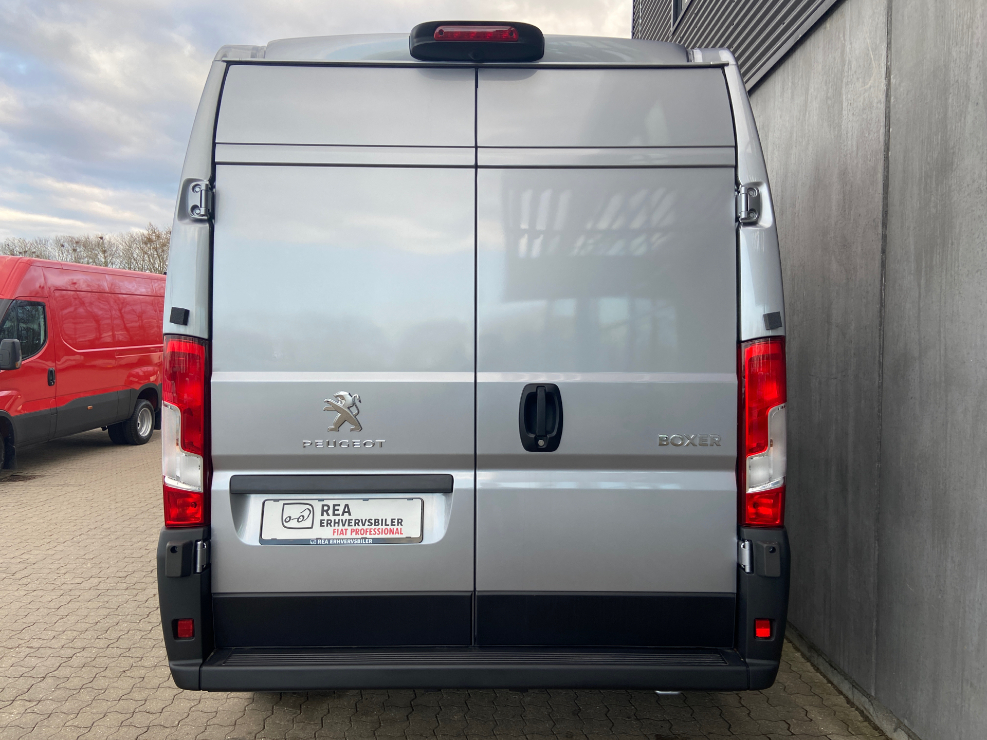 Peugeot Boxer 2,2 333 L2H2 BlueHDi Premium 140HK Van 6g