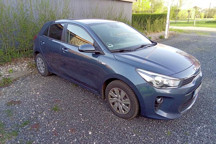 Blå Kia Rio fra 2019