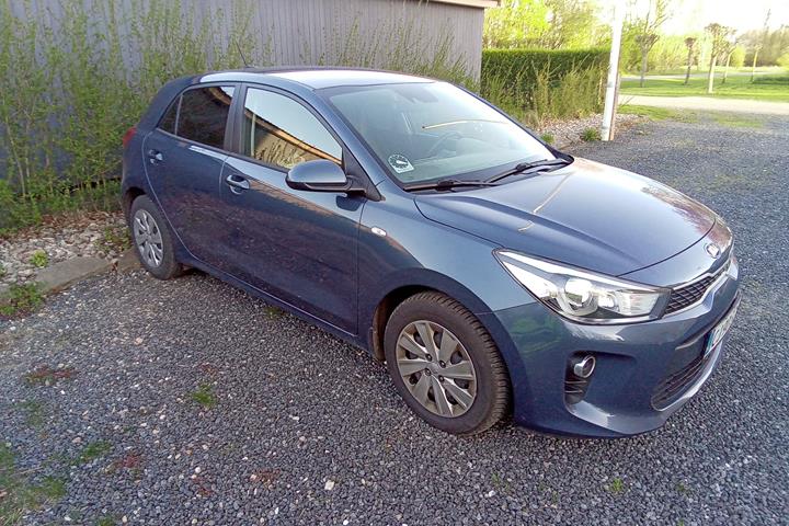 Blå Kia Rio fra 2019