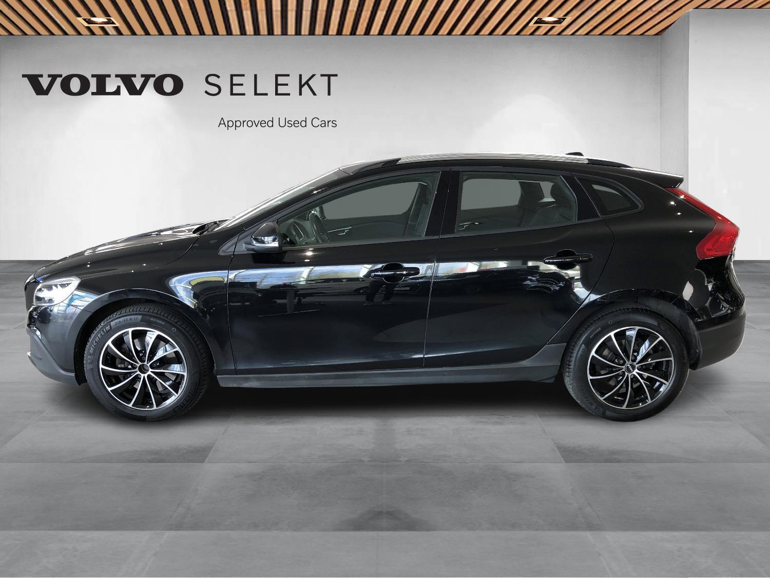 Sort Volvo V40 Cross Country fra 2017
