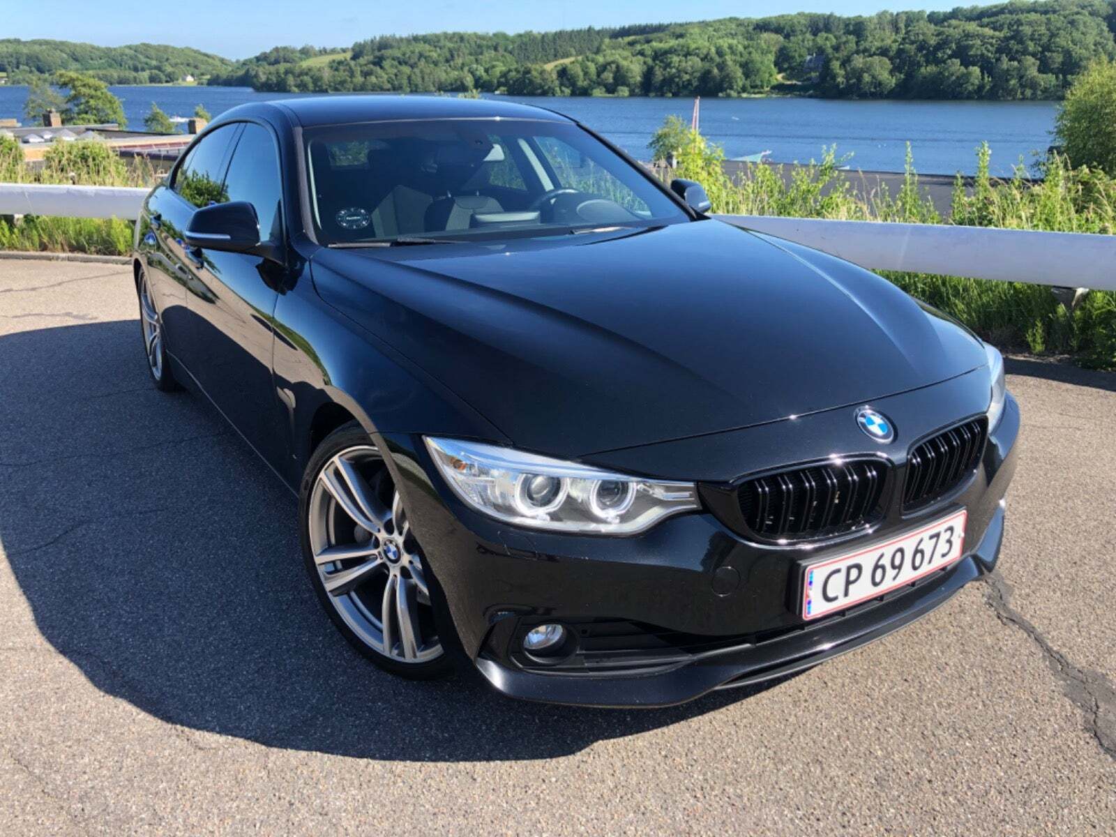 Grå BMW 435i fra 2015