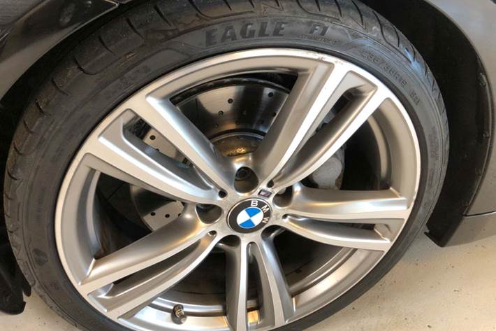 Grå BMW 435i fra 2015