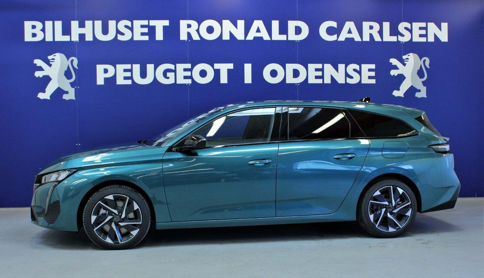 Peugeot 308 1,6 Hybrid First Selection+ SW EAT8 - 369.900 kr