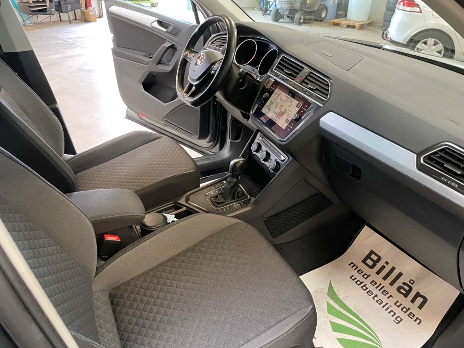 Grå VW Tiguan fra 2019