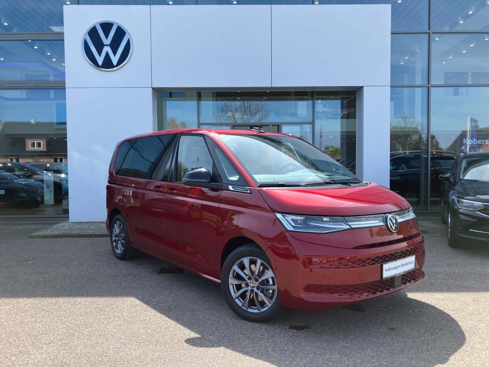 Grå VW Multivan fra 2023