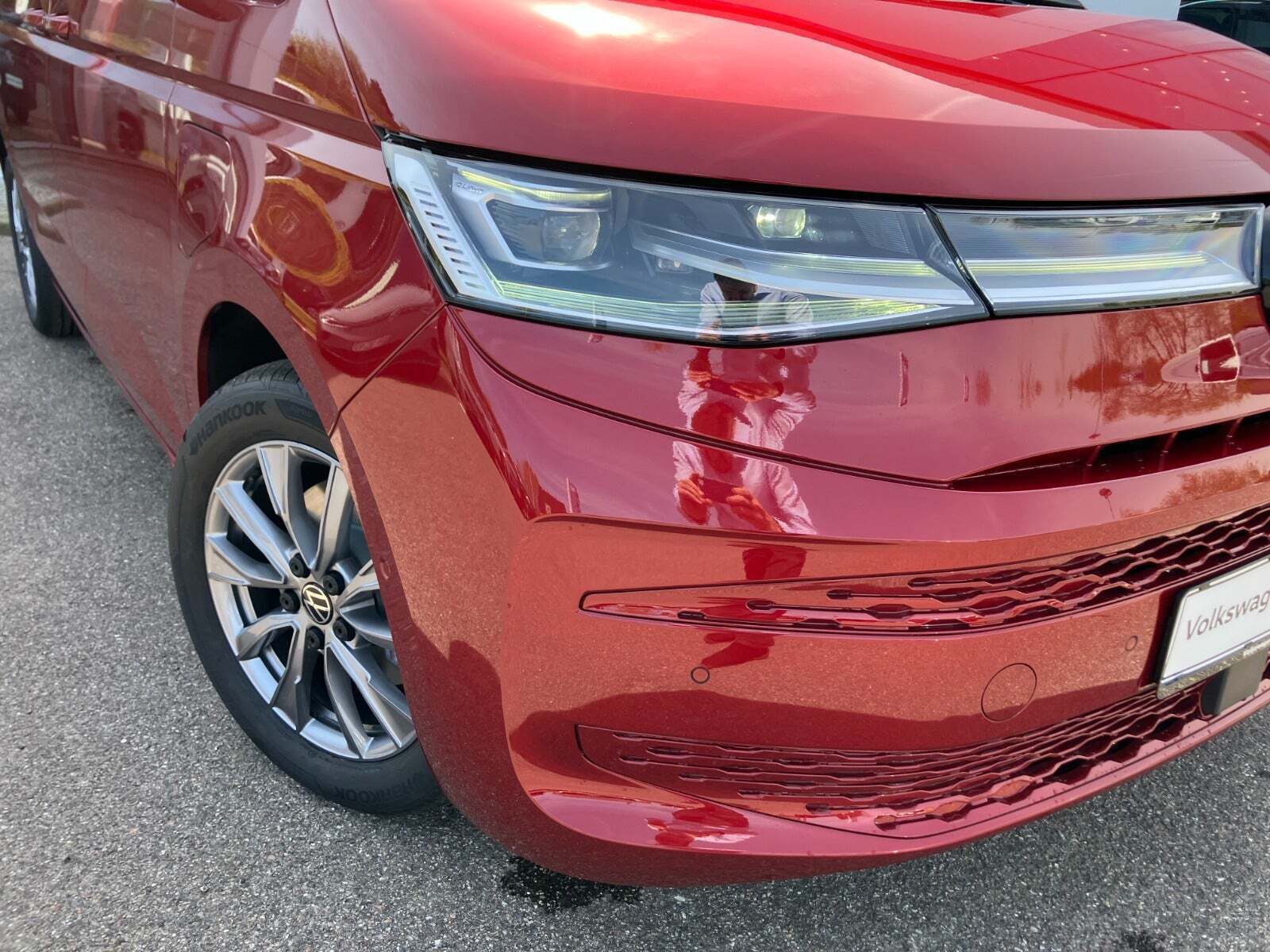 Grå VW Multivan fra 2023