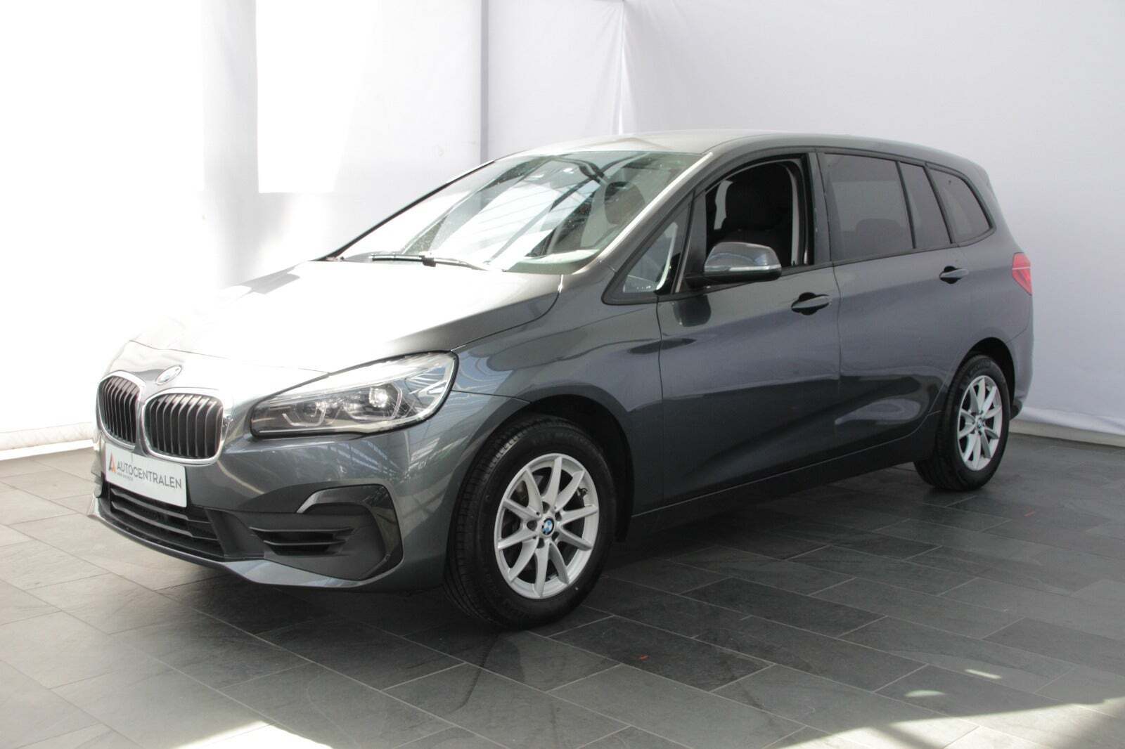 Grå BMW 216i fra 2021