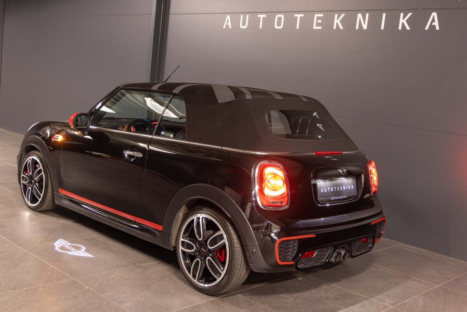 Mini Cooper S 2,0 JC Works Cabriolet aut. - 139.000 kr
