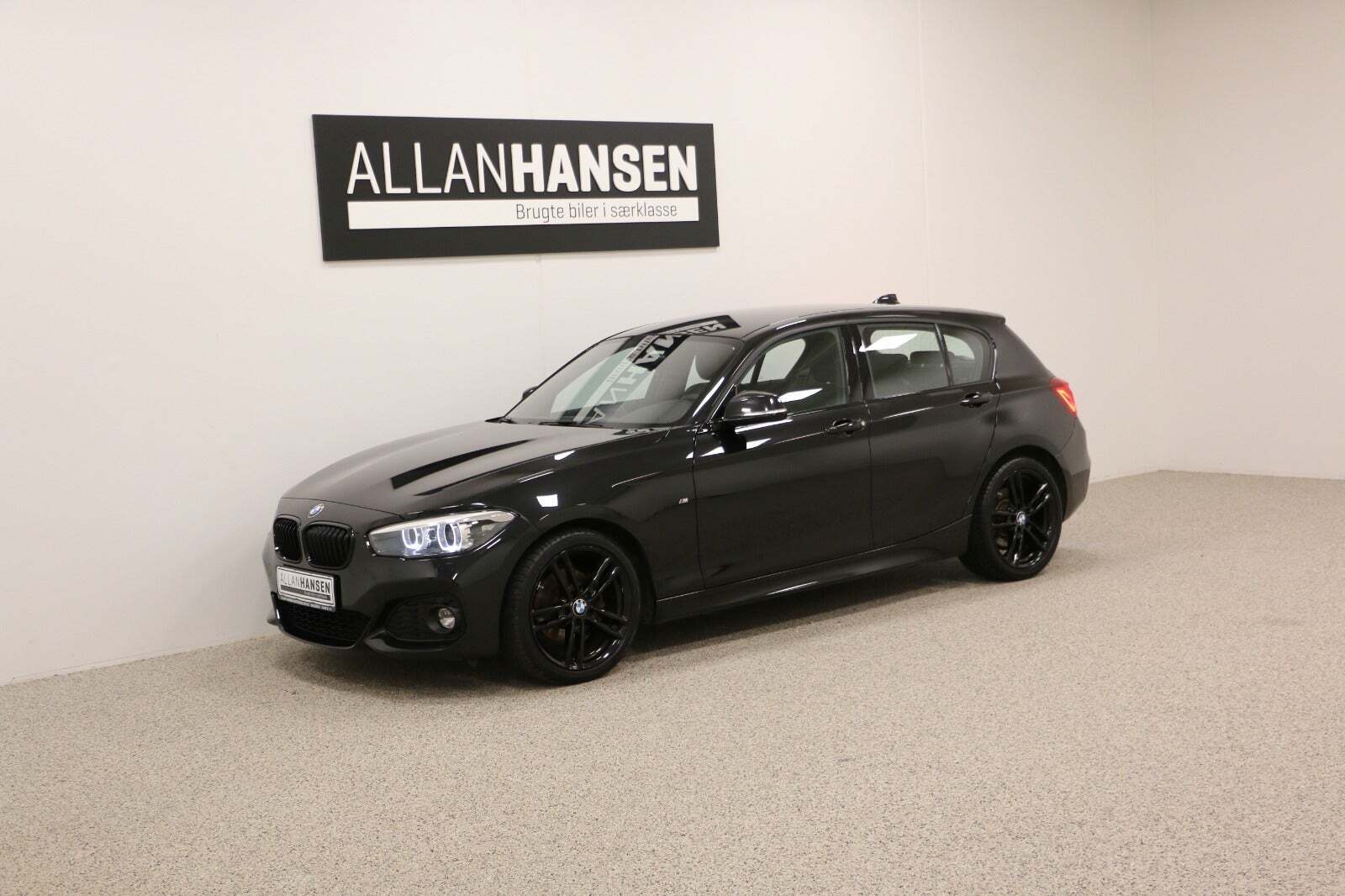 Grå BMW 120i fra 2019