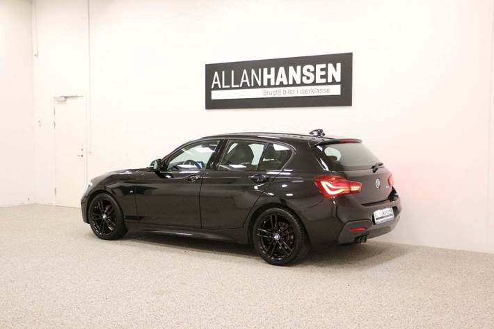 Grå BMW 120i fra 2019