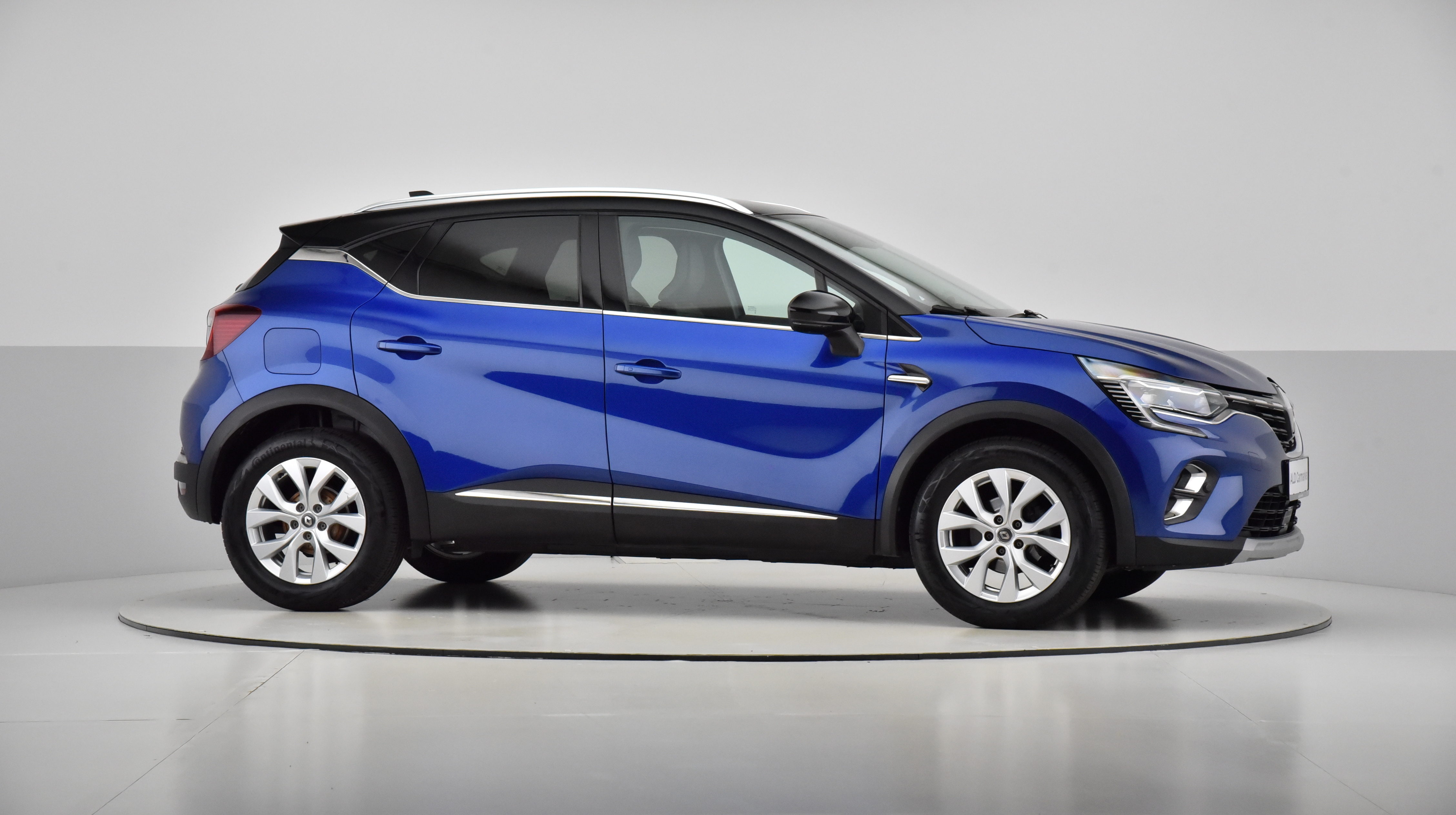 Blå Renault Captur fra 2020