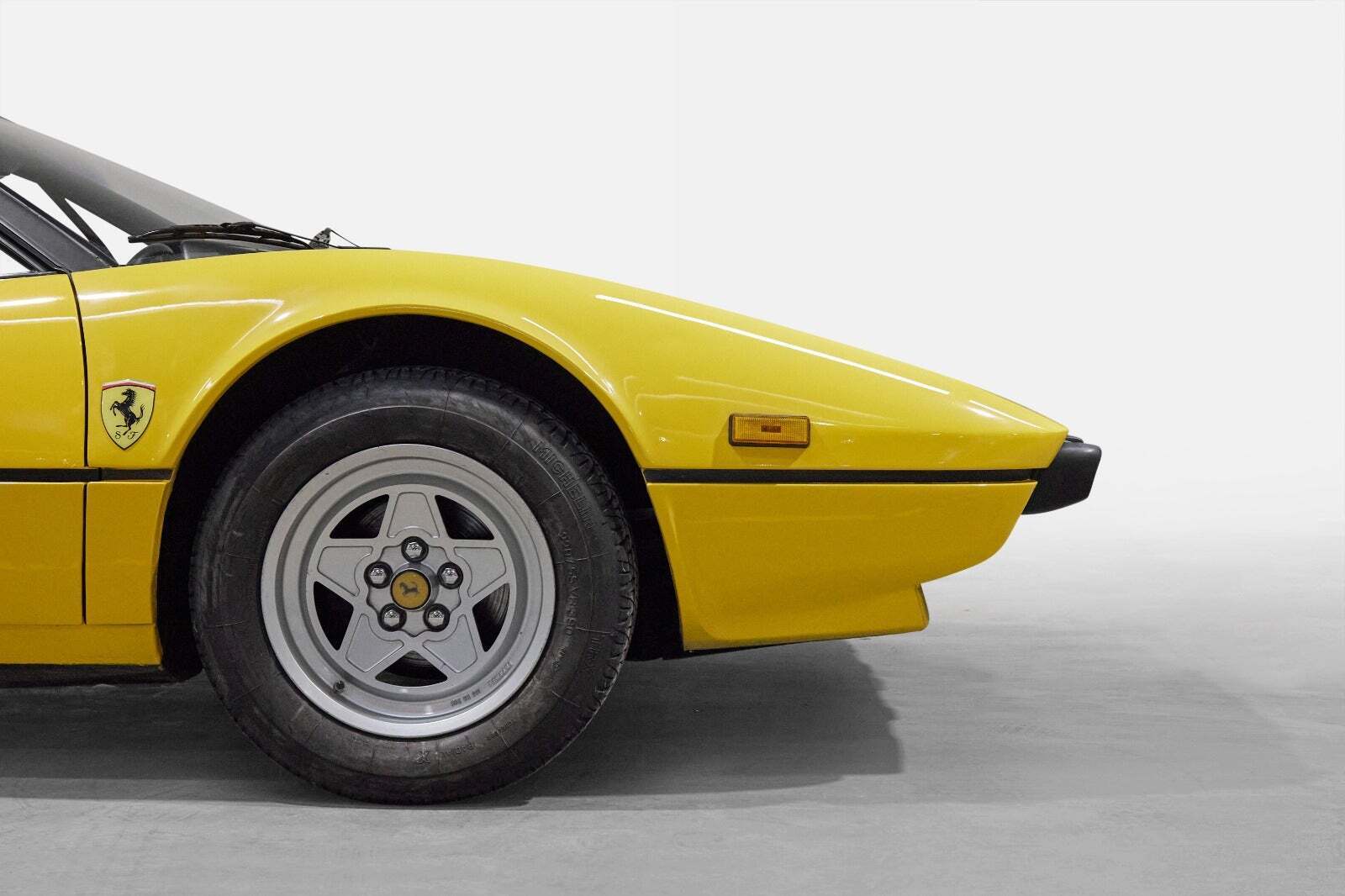 Gul Ferrari 308 fra 1981