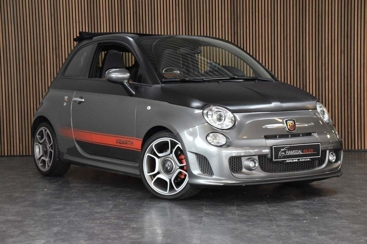 Rød Abarth 500C fra 2013