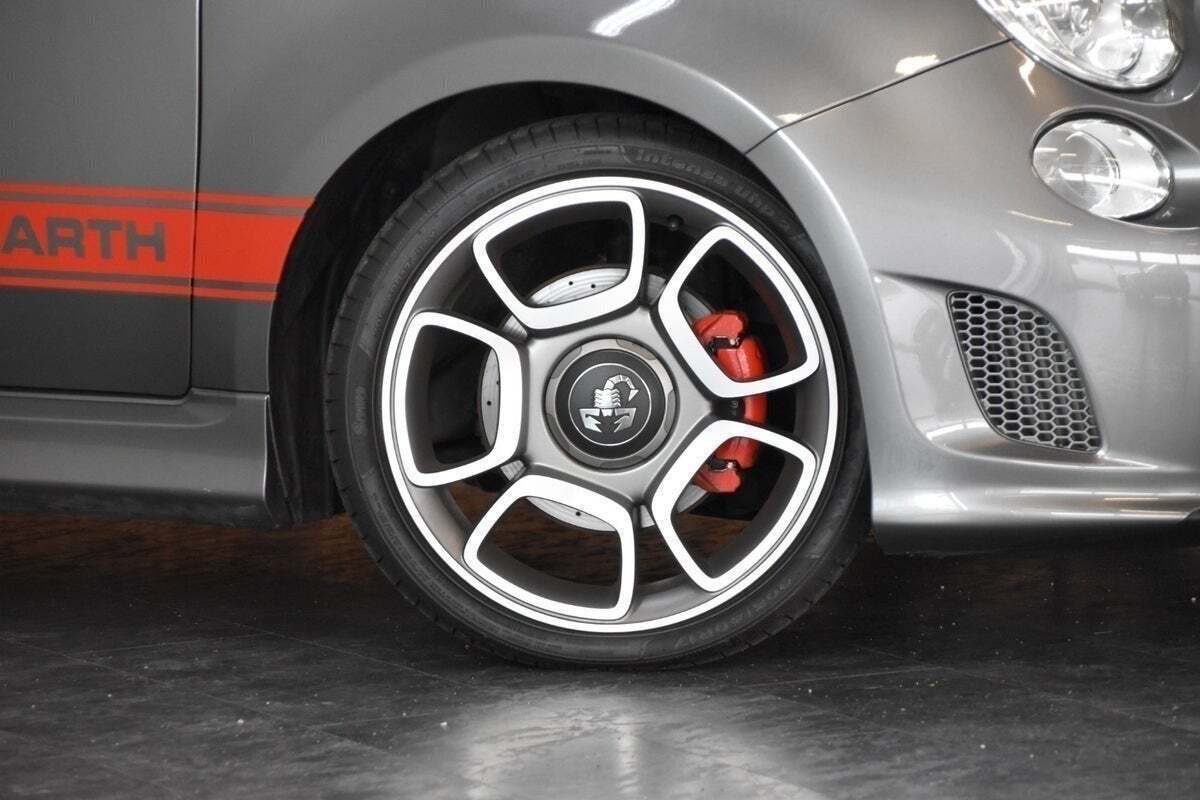 Rød Abarth 500C fra 2013