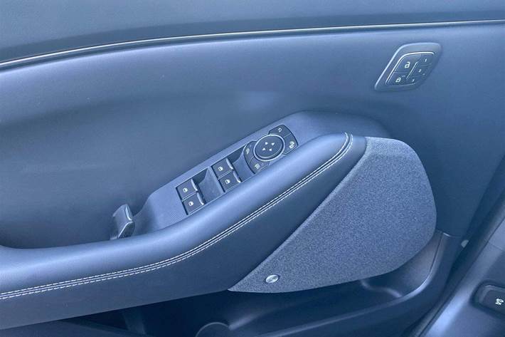 Blå Ford Mustang Mach-E fra 2021